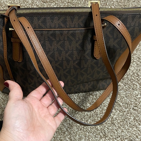 Michael Kors Signature Brown and Tan Tote🤎LIKE NEW🤎SUPER CLEAN🤎 - Picture 5 of 13